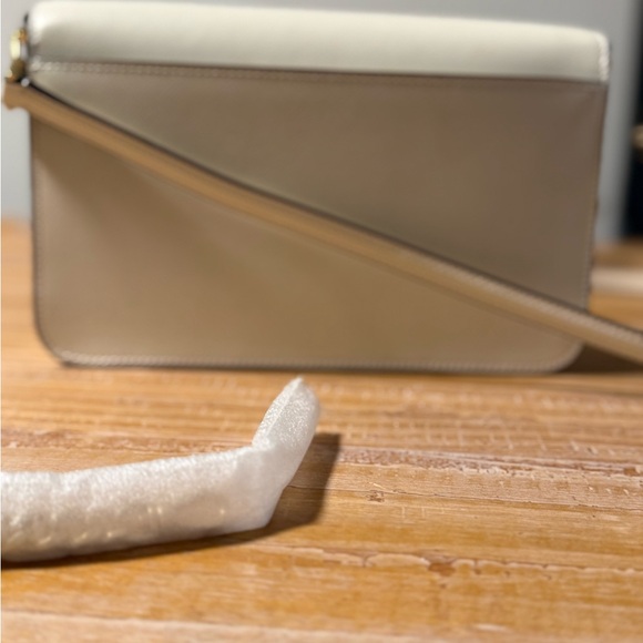 ON SALE!! Kate Spade Ivory Crossbody Bag with Gold Accents - Picture 5 of 16